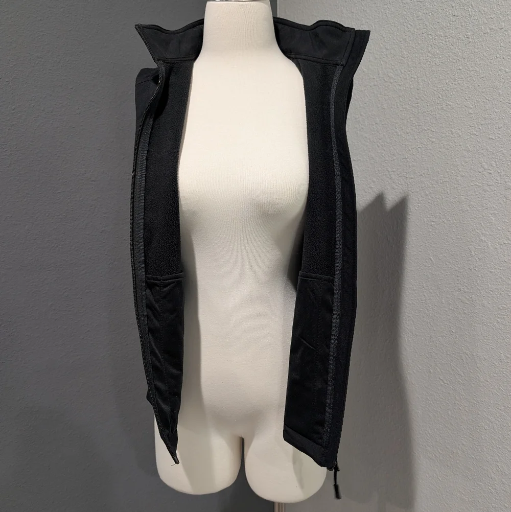Peloton x Port Authority Black Softshell Vest - Ladies Medium - Full Zip - Picture 6 of 10